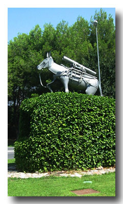 Monumento a la Mula de monta&ntilde;a